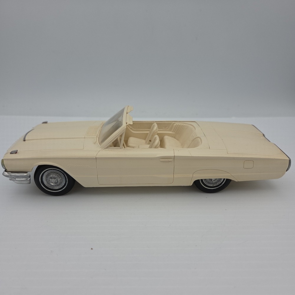 AMT 1964 Ford Thunderbird Convertible Promo Car White 1:25 Scale‎ Vintage